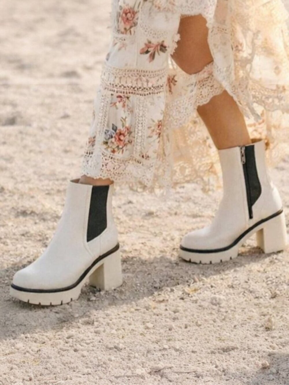 Free People James Chelsea Cream Lugged Sole Chunky Ankle Boot Size 7 (EU 37.5)